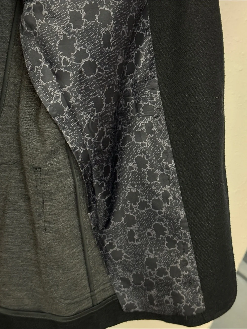 Men's Black Two-Button Blazer - Classic Tailored Jacket